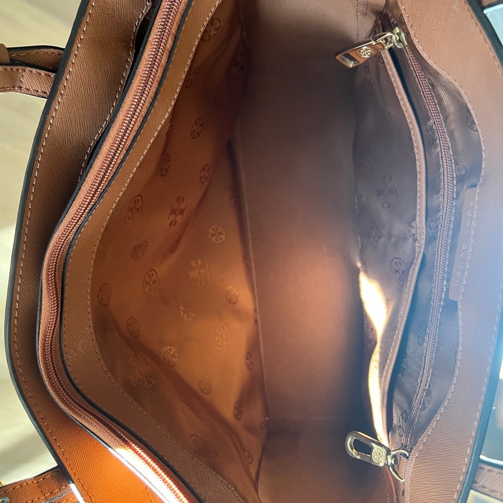 Tory Burch Small Robinson Tote - light brown - Picture 8 of 11
